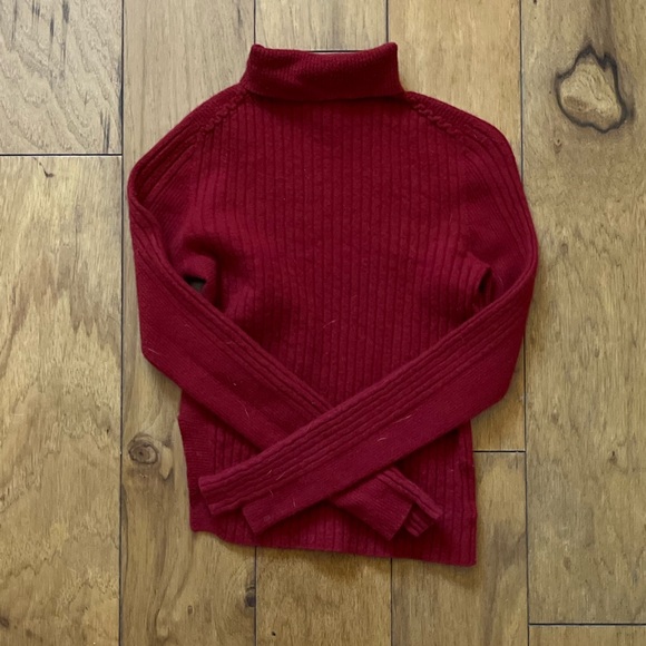 Red turtleneck sweater - Picture 3 of 3